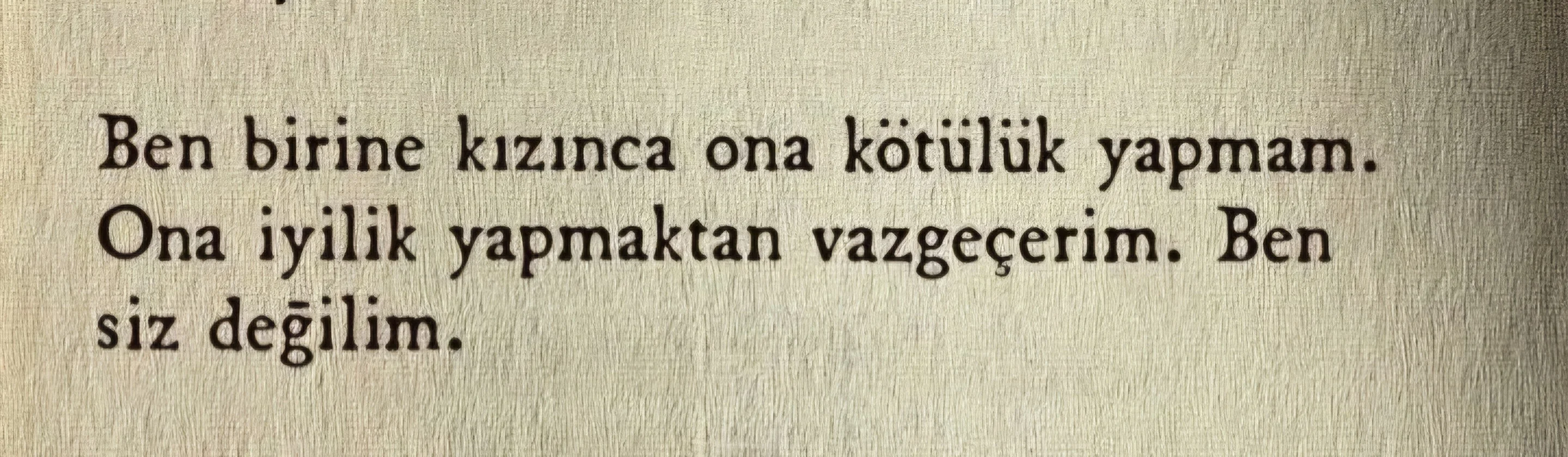 Acıyla kucaklaştım.